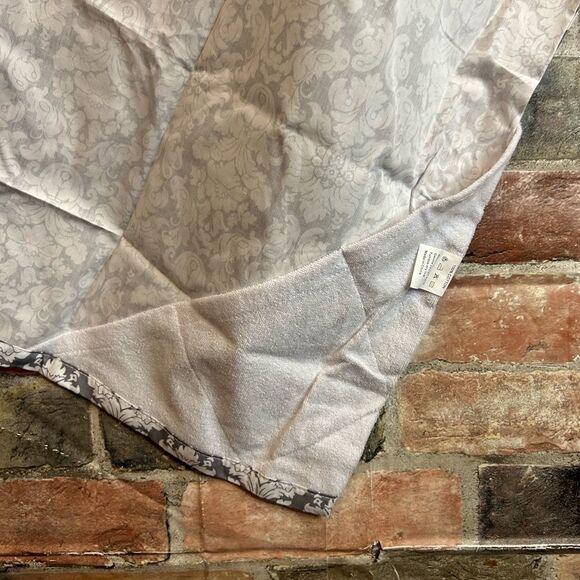 5 for $25🔥DSGN Baby Grey & White Pattern Nursing Cover - Picture 6 of 8